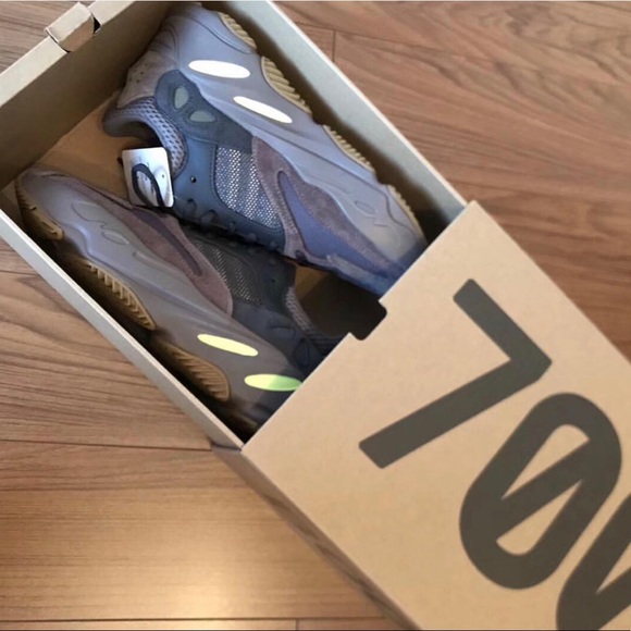 Yeezy Mauve 700 NWT Authentic! | Sz 8 - Picture 7 of 8